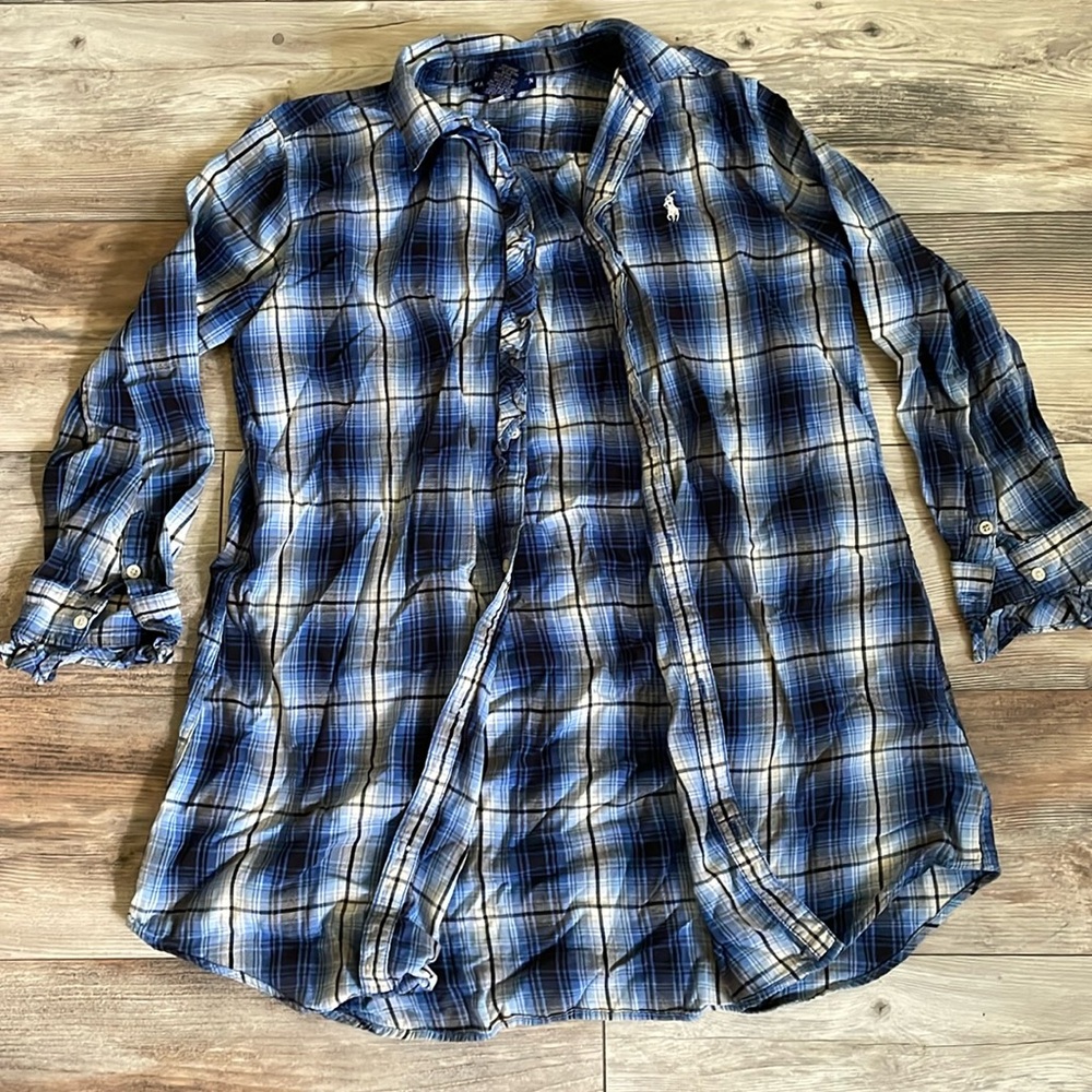 ⭐️3 FOR  $8⭐️ see shop for items!
Long ruffled flannel